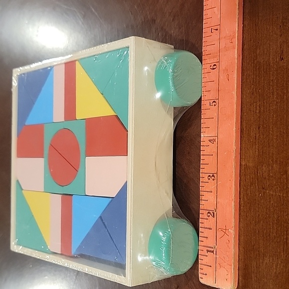 (J26) Wooden Building Blocks with pull wagon - Picture 3 of 5